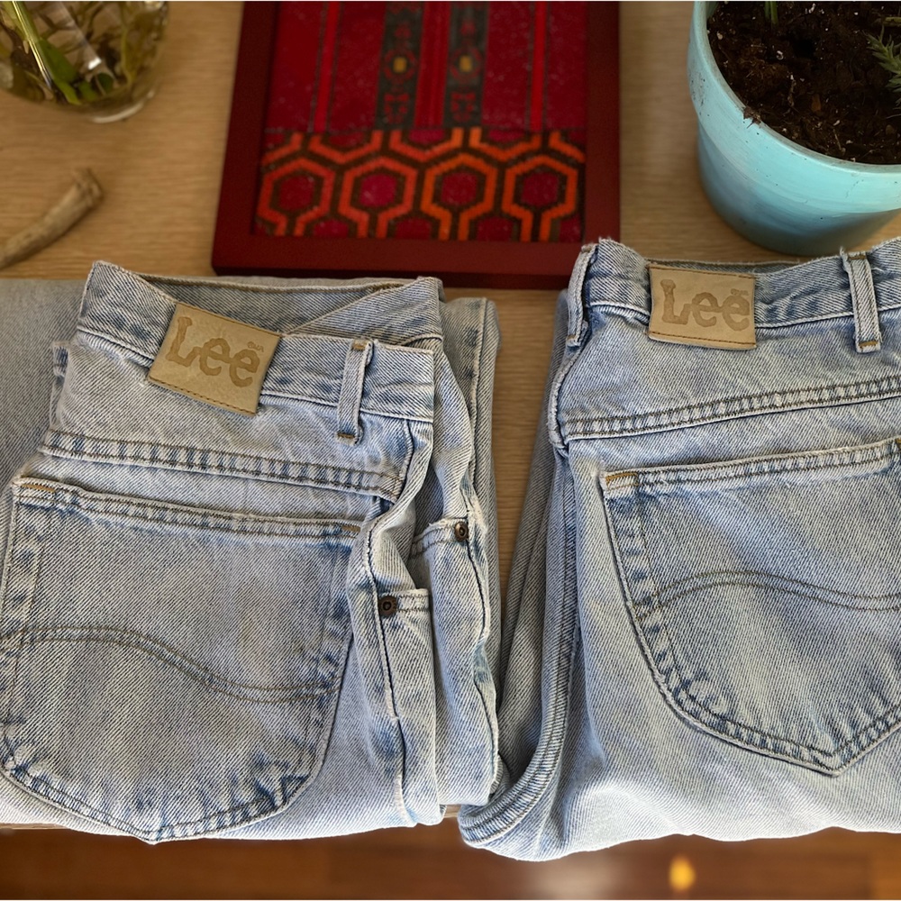 Vintage Lees denim blue jeans. Women’s 8 Men’s 32